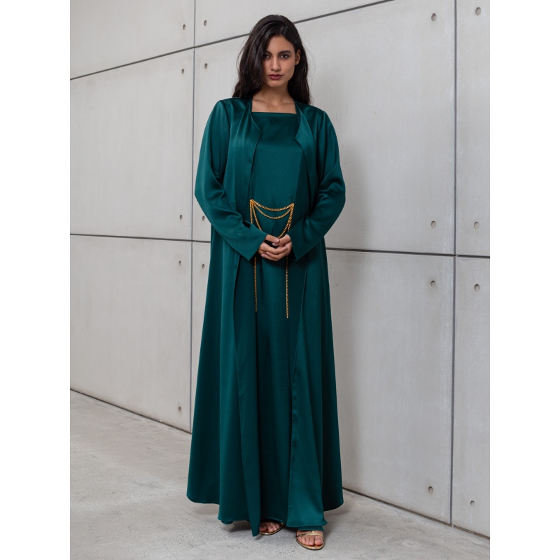 KAFTAN IN POLISHED GREEN WITH CHAIN DETAILING